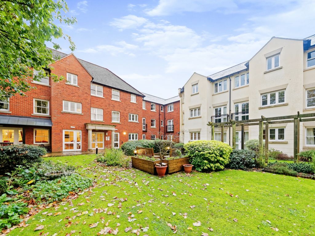 2 bed flat for sale in Roper Road, Canterbury CT2, £249,995