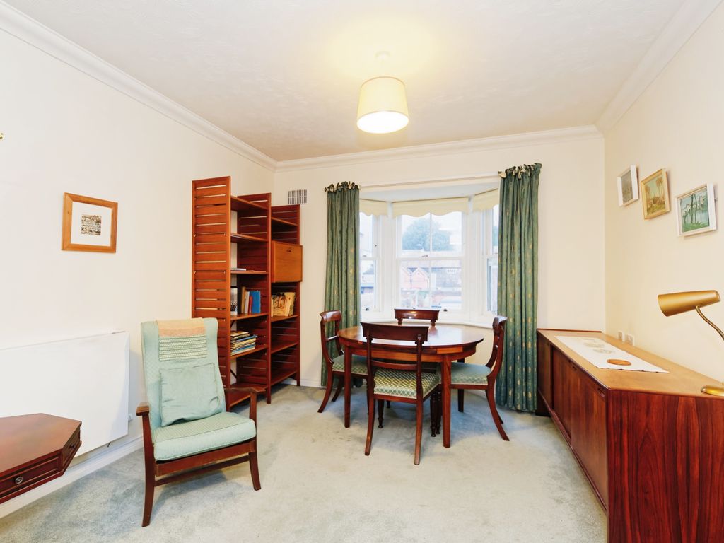 2 bed flat for sale in Roper Road, Canterbury CT2, £249,995