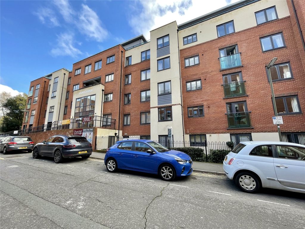 1 bed property for sale in Camberley, Surrey GU15, £135,000
