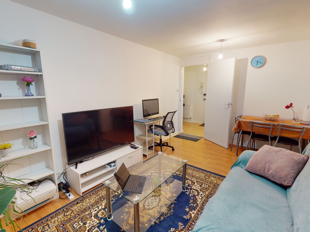 1 bed flat for sale in Heylyn Square, London E3, £275,000