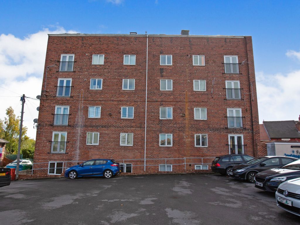 2 bed flat for sale in Barnsley Road, Pontefract WF9, £68,450