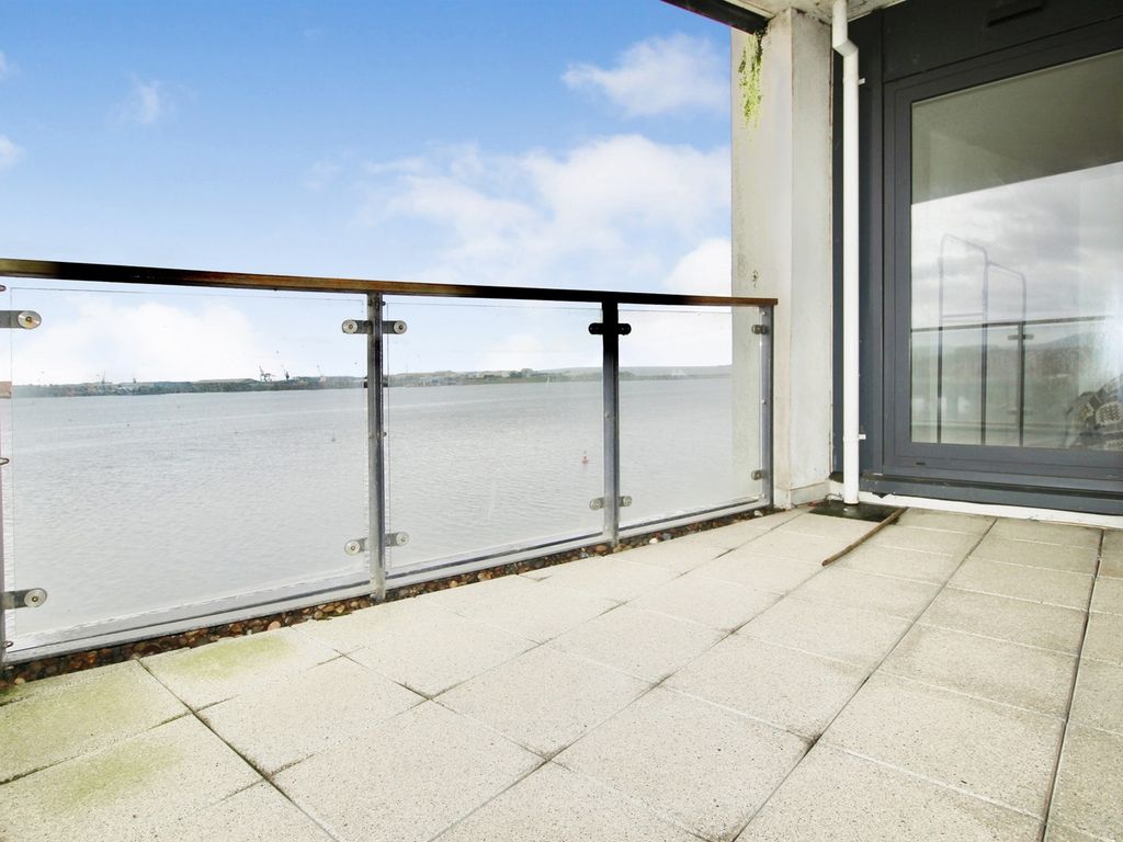 2 bed flat for sale in Ferry Court, Cardiff CF11, £240,000