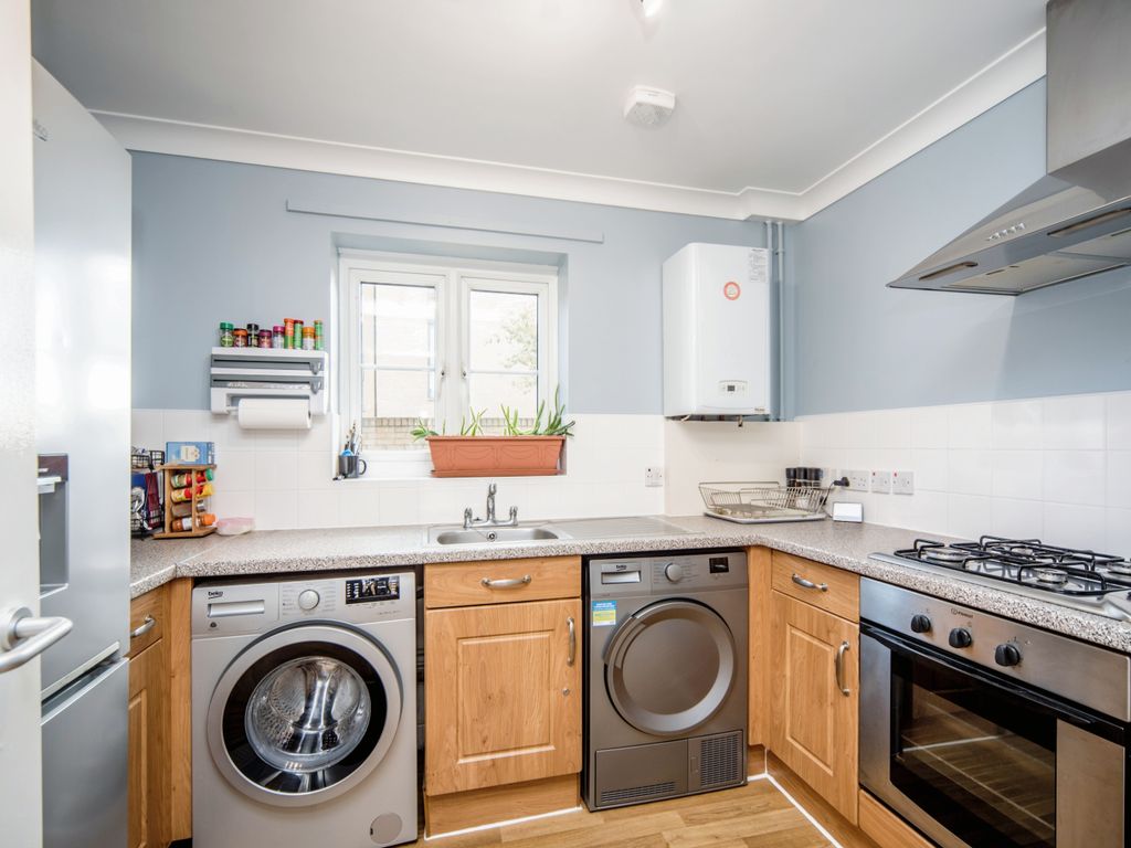 1 bed flat for sale in School Drive, St Neots PE19, £131,250