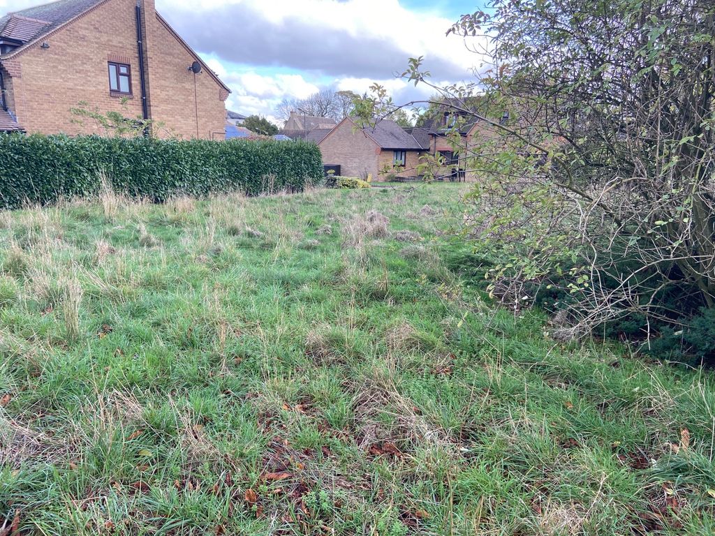 Land for sale in Manor Close, Hanslope, Milton Keynes MK19, £325,000