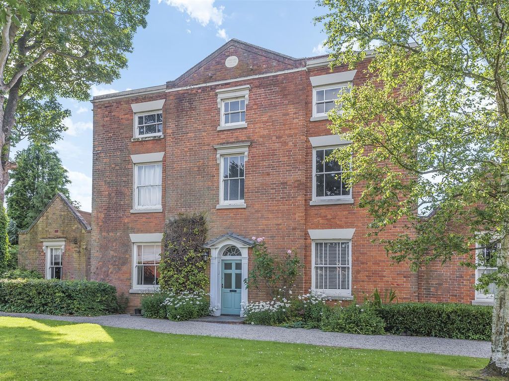 2 bed flat for sale in Libbard House, Stonebow Avenue, Solihull B91, £275,000
