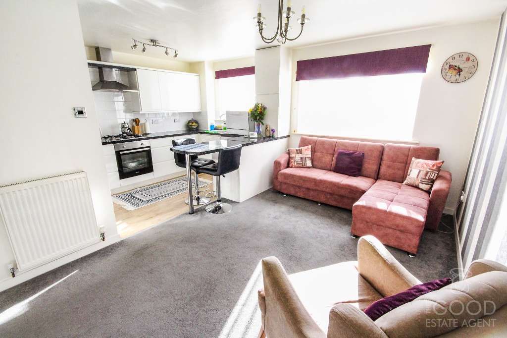 1 bed flat for sale in Swanshope, Loughton IG10, £260,000