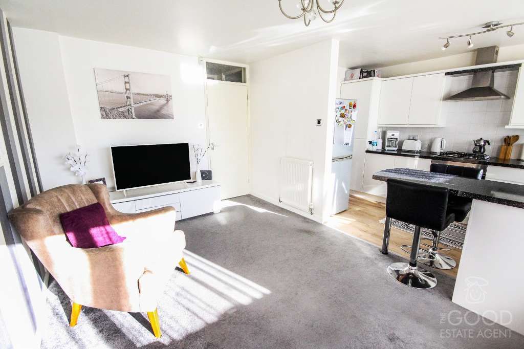 1 bed flat for sale in Swanshope, Loughton IG10, £260,000