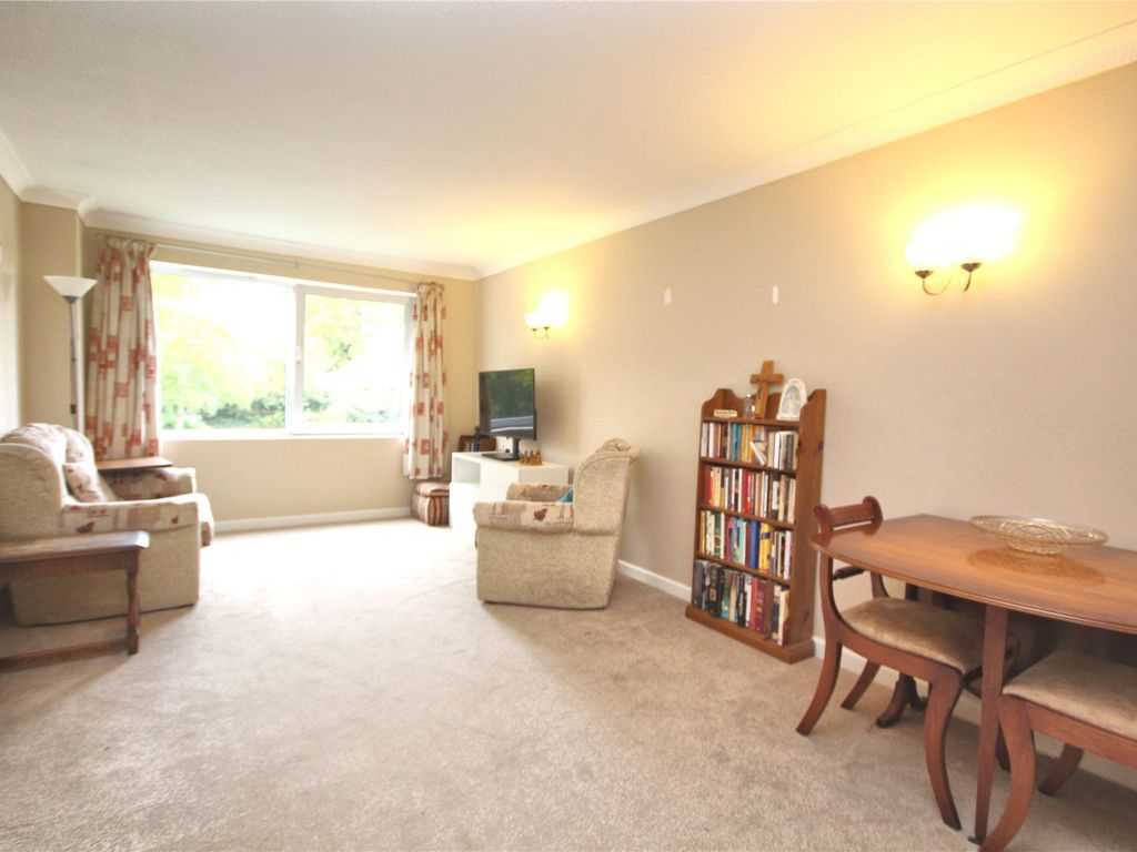 1 bed flat for sale in Woking, Surrey GU22, £75,000