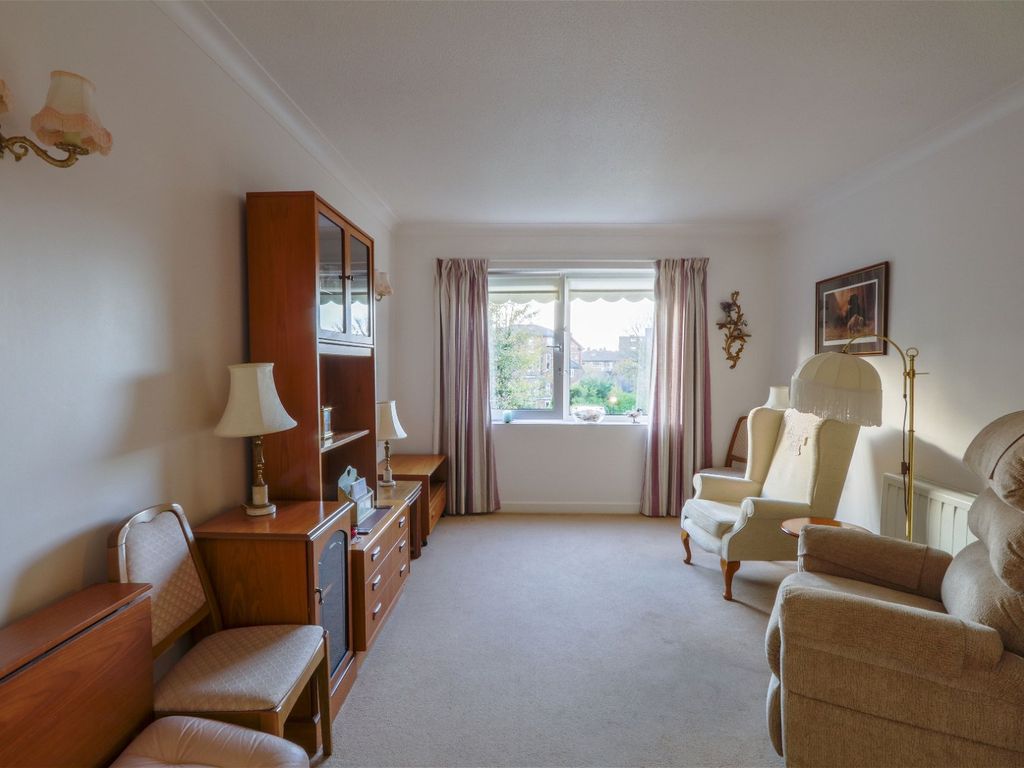 1 bed flat for sale in Homechase House, Chase Close, Southport PR8, £62,500