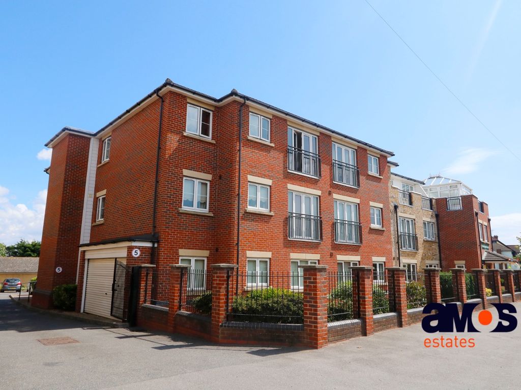 1 bed flat for sale in Sandringham Court, Hadleigh, Essex SS7, £160,000