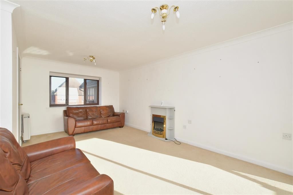 2 bed flat for sale in Elmer Road, Bognor Regis, West Sussex PO22, £150,000