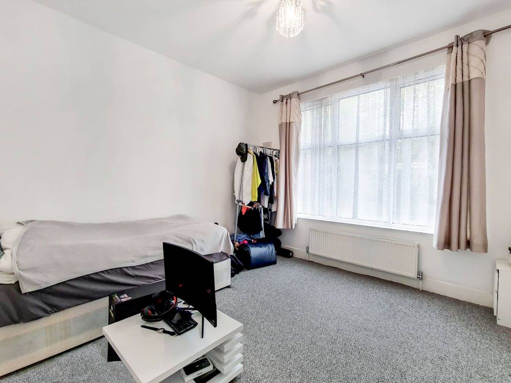 1 bed flat for sale in Leytonstone Road, Maryland, London E15, £285,000