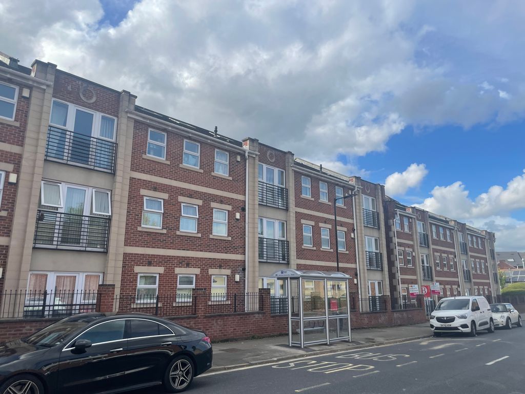 2 bed flat for sale in Valley Road, Sheffield S8, £125,000