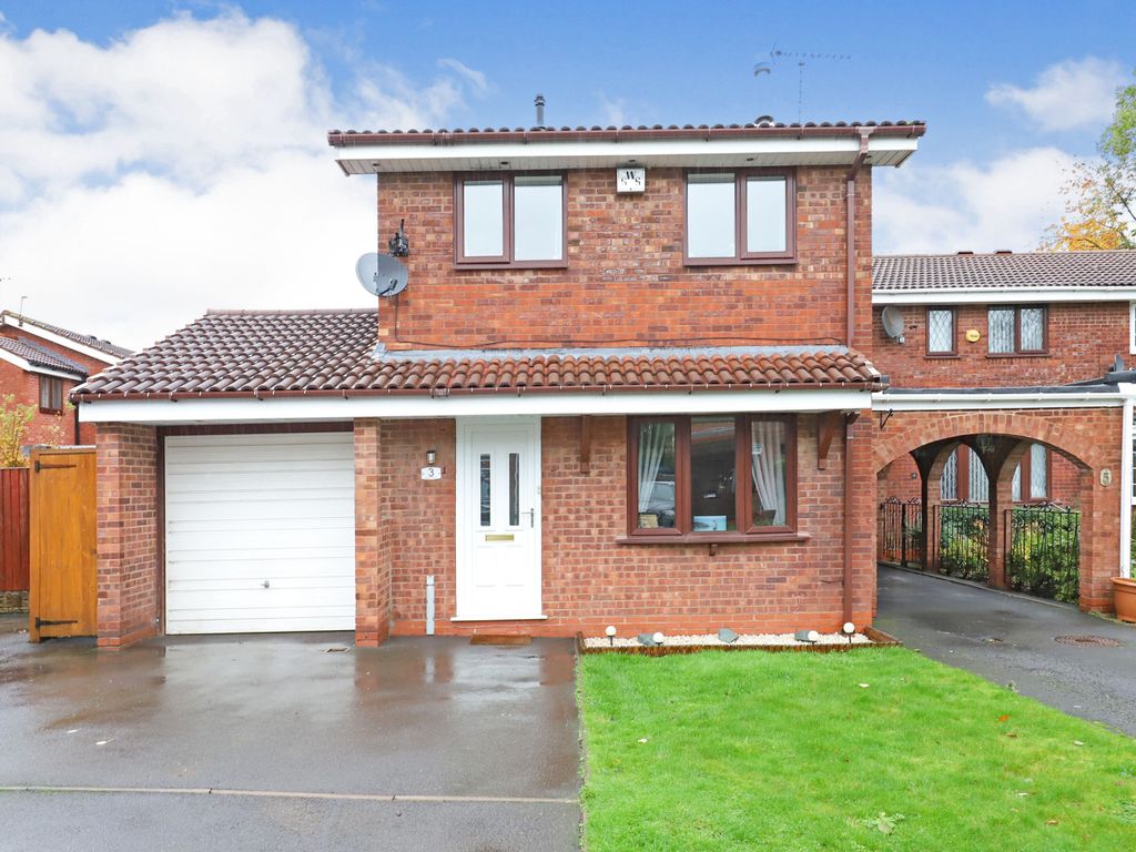 3 bed detached house for sale in Troon Court, Perton WV6, £270,000