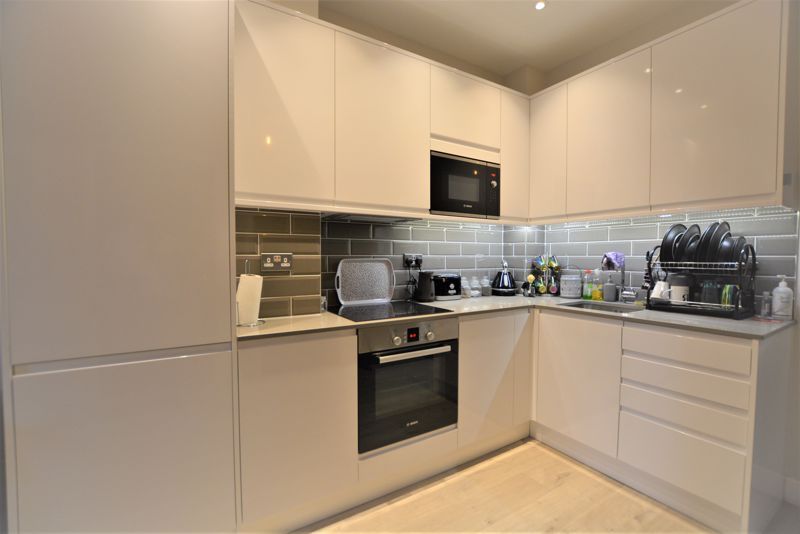 1 bed flat for sale in Clivemont Road, Maidenhead SL6, £200,000