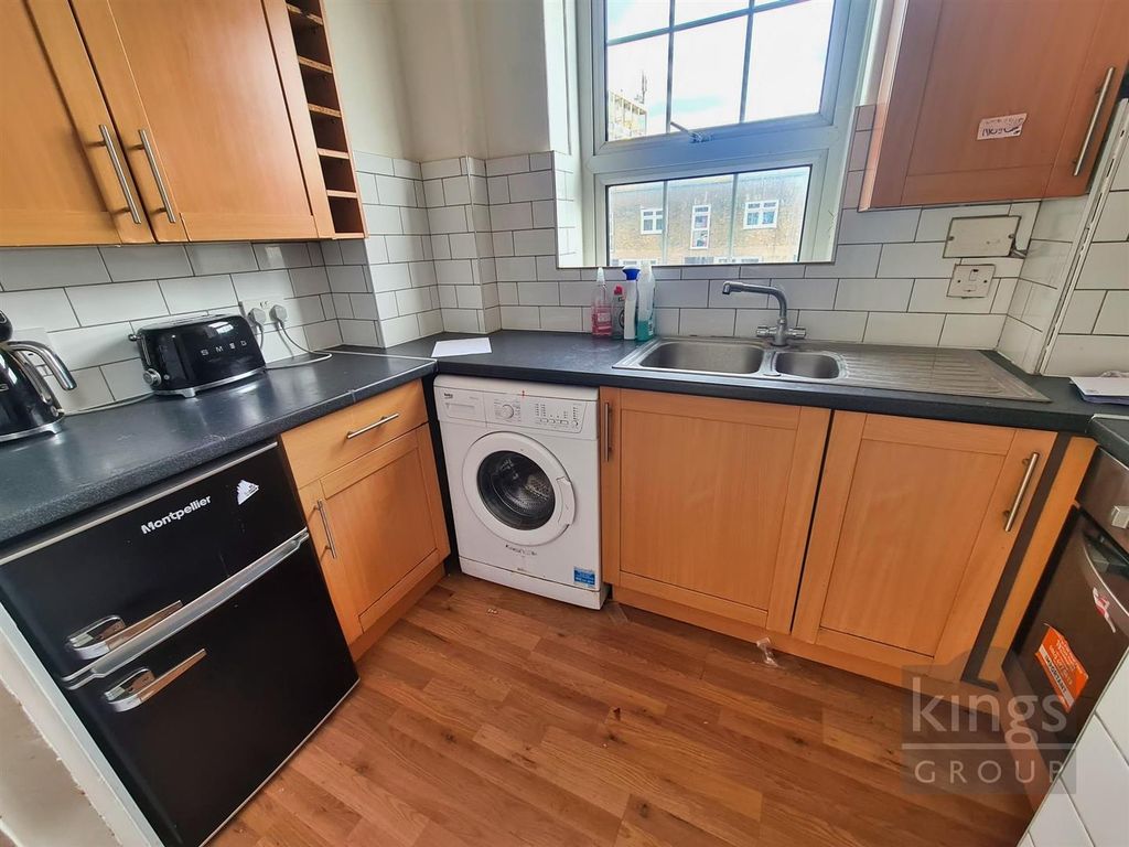 1 bed flat for sale in Collingwood Street, London E1, £260,000