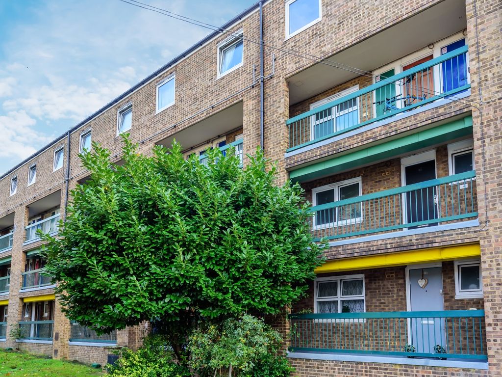 2 bed flat for sale in Mcneil Road, London SE5, £285,000