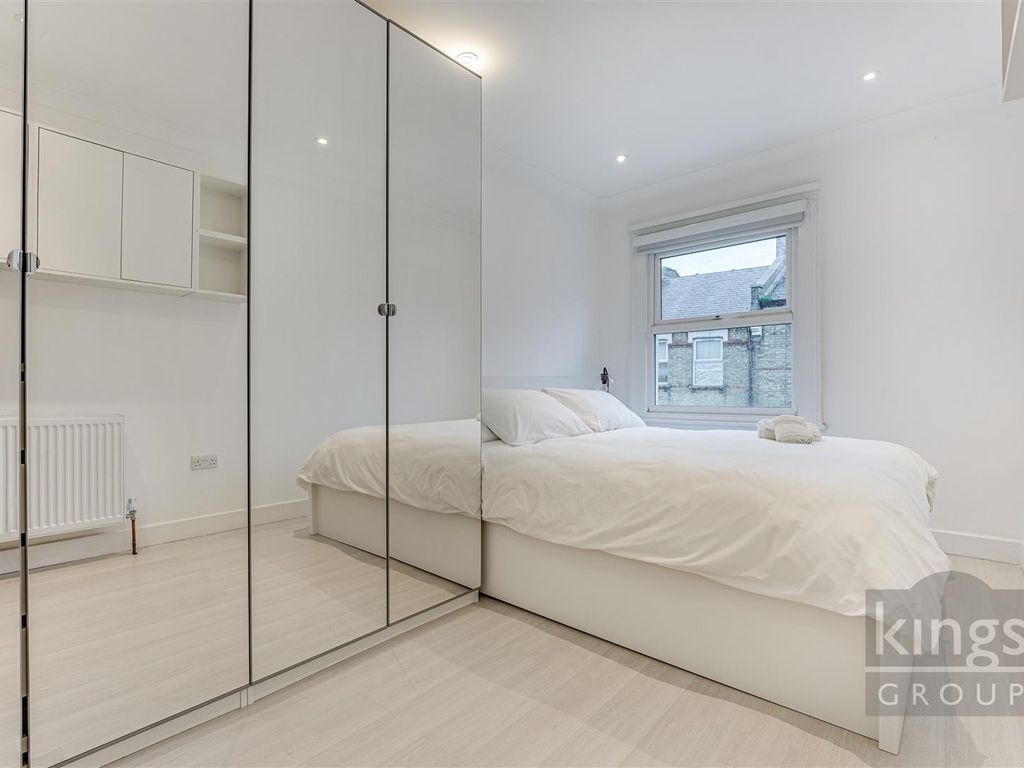 1 bed flat for sale in East Barnet Road, New Barnet, Barnet EN4, £250,000