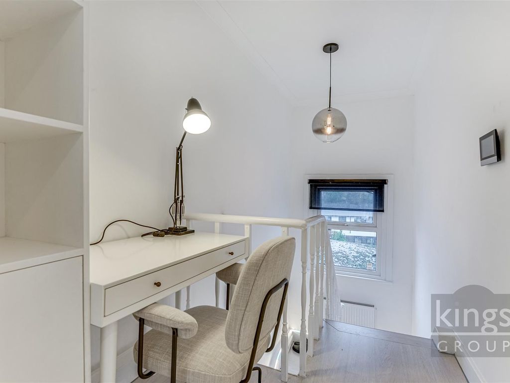 1 bed flat for sale in East Barnet Road, New Barnet, Barnet EN4, £250,000