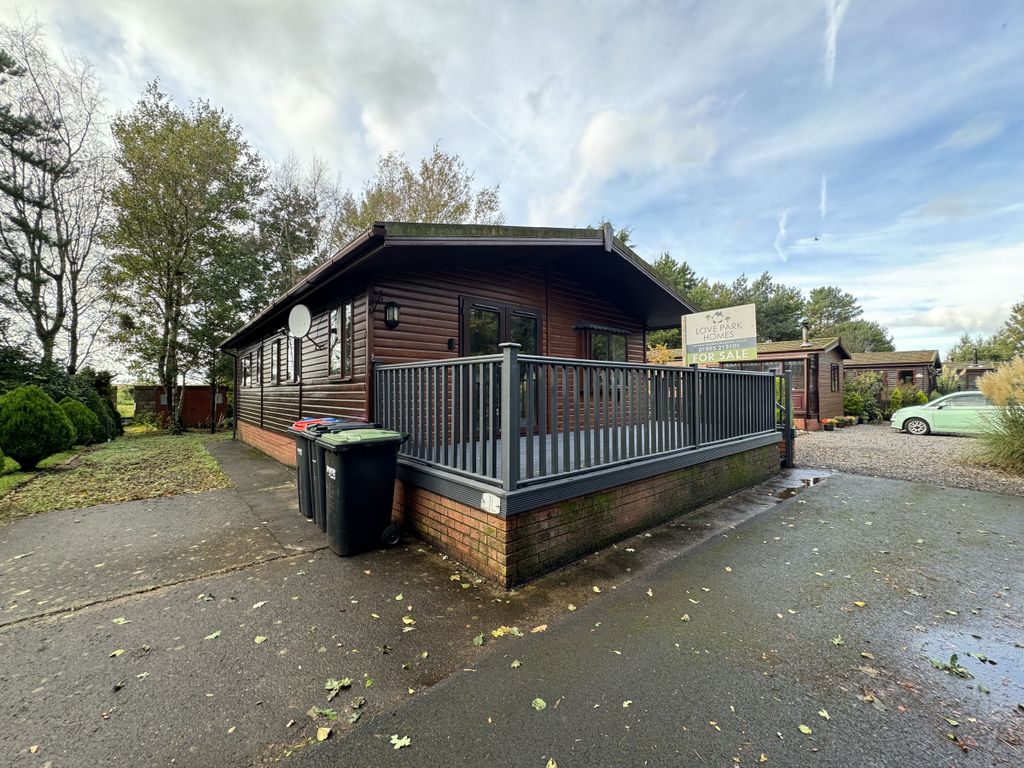 3 bed mobile/park home for sale in Skitham Lane, Pilling, Preston PR3, £105,000