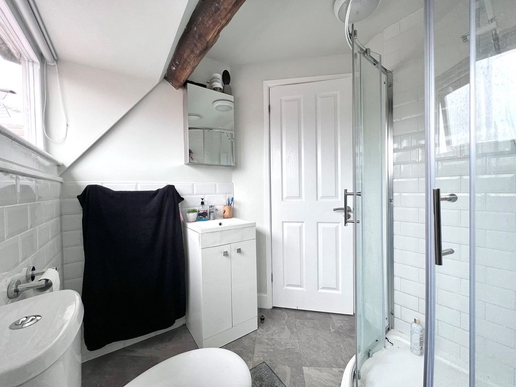 1 bed flat for sale in Newbury Street, Wantage OX12, £140,000