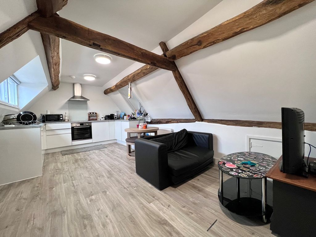 1 bed flat for sale in Newbury Street, Wantage OX12, £140,000