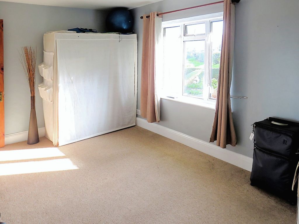 2 bed flat for sale in Marley Close, Minehead TA24, £160,000