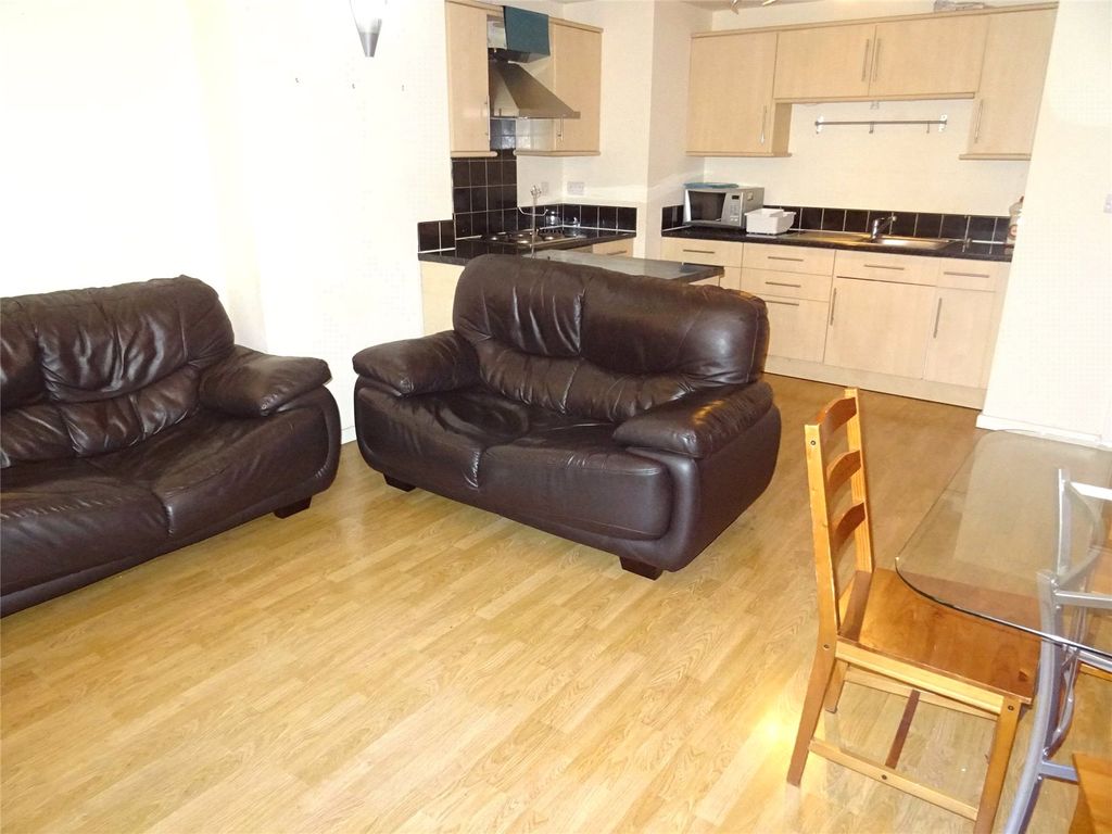 2 bed flat for sale in Landmark House, Bradford BD1, £75,000