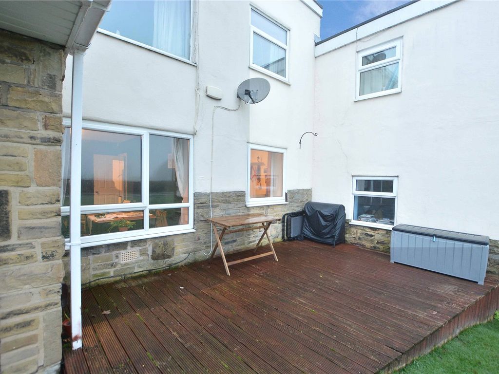 2 bed flat for sale in Avon Court, Leeds, West Yorkshire LS17, £159,950