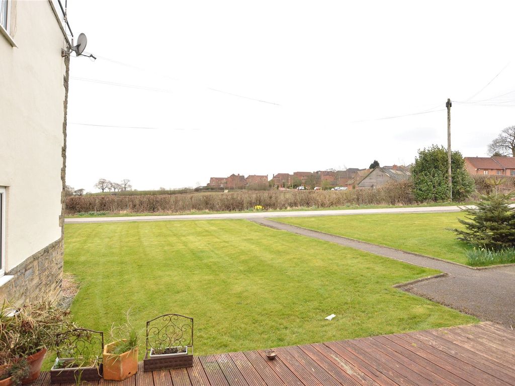 2 bed flat for sale in Avon Court, Leeds, West Yorkshire LS17, £159,950