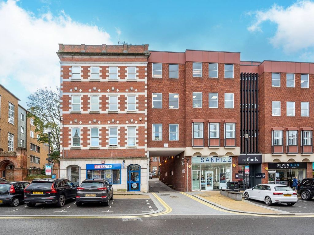 1 bed flat for sale in North Street, Guildford GU1, £300,000