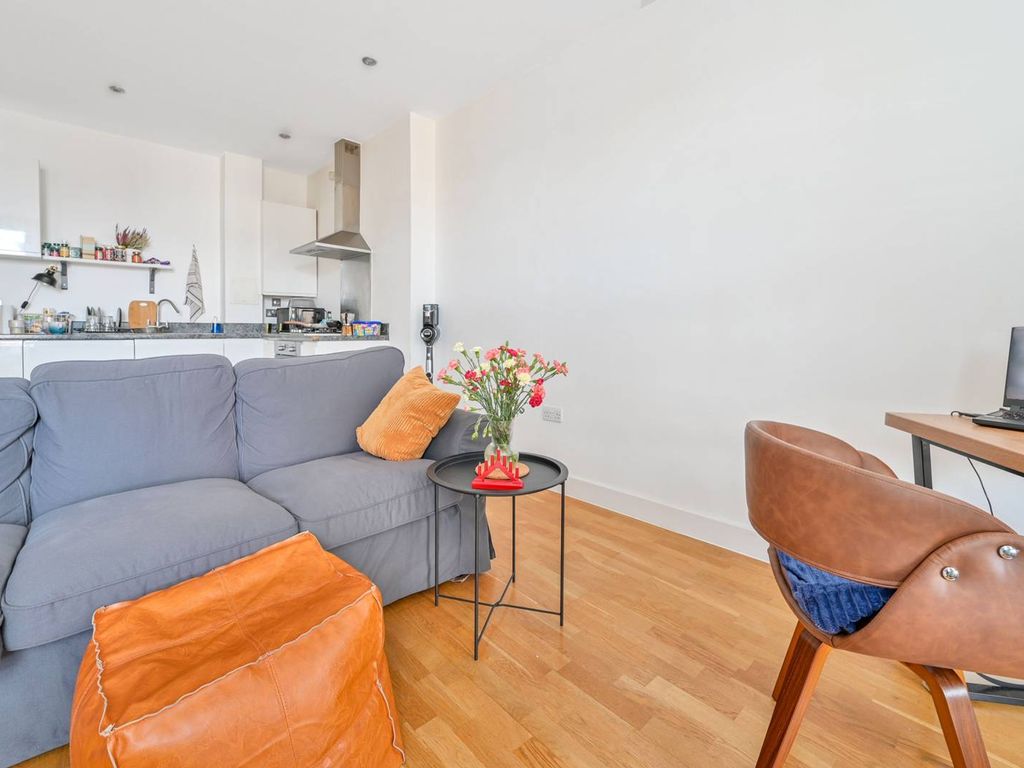 1 bed flat for sale in North Street, Guildford GU1, £300,000