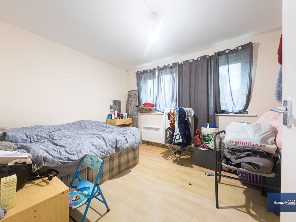 1 bed flat for sale in Linwood Crescent, Enfield EN1, £230,000