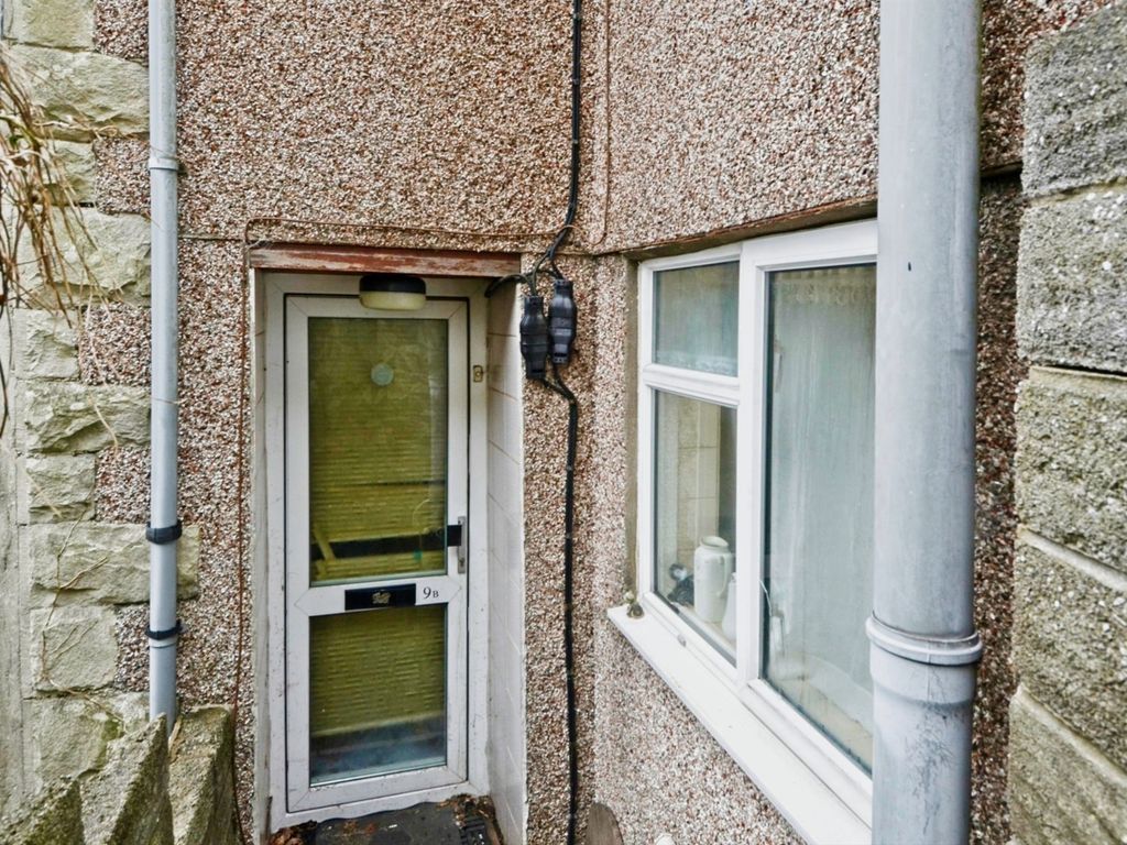 1 bed flat for sale in Llanwonno Road, Pantygraigwen, Pontypridd CF37, £45,000