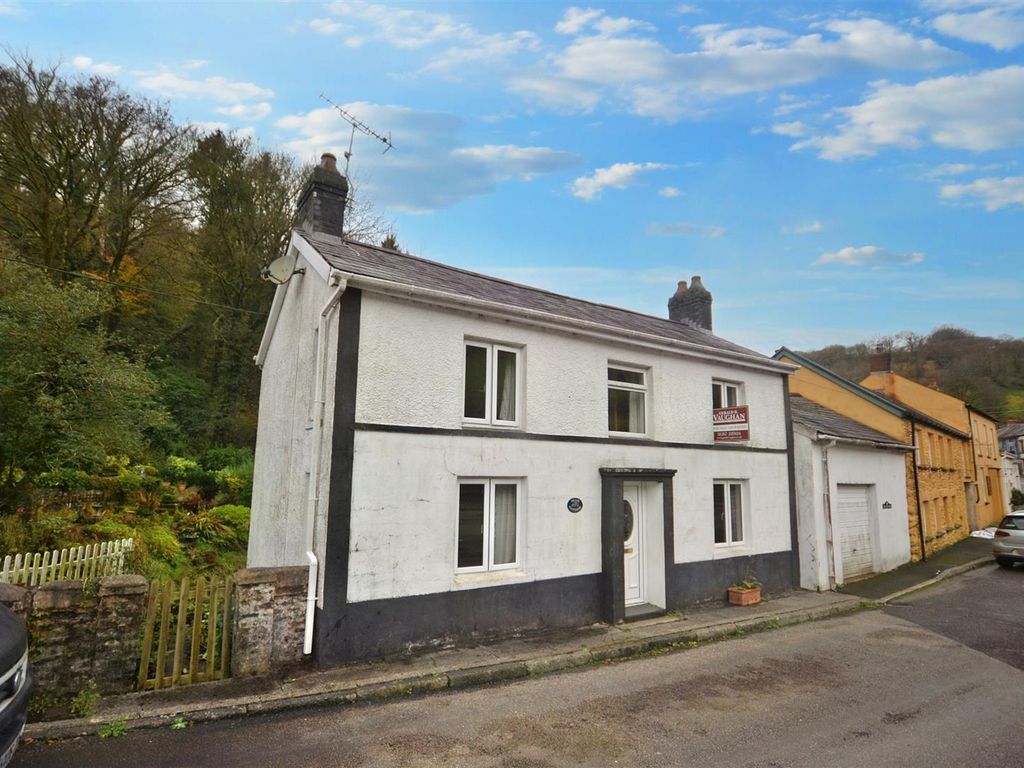 3 bed link-detached house for sale in Cwmduad, Carmarthen SA33, £190,000