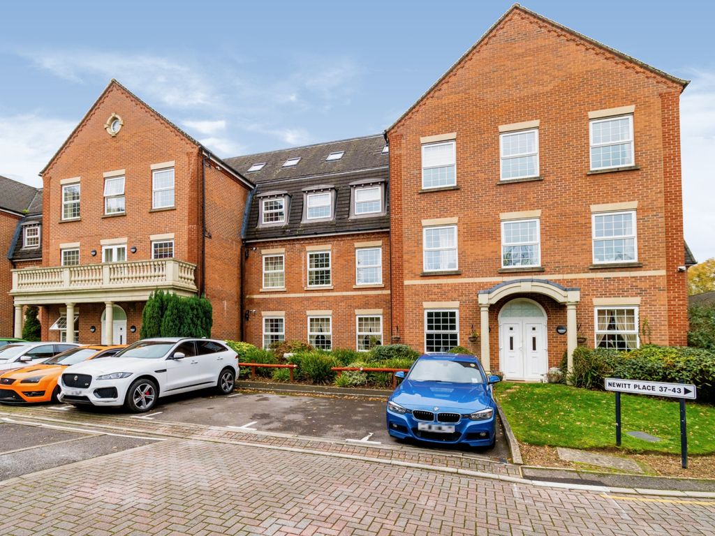 2 bed flat for sale in Newitt Place, Bassett, Southampton, Hampshire SO16, £325,000