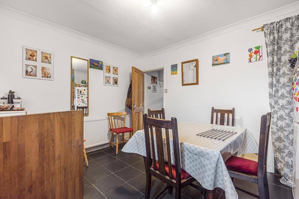 2 bed terraced house for sale in Reading, Berkshire RG6, £270,000