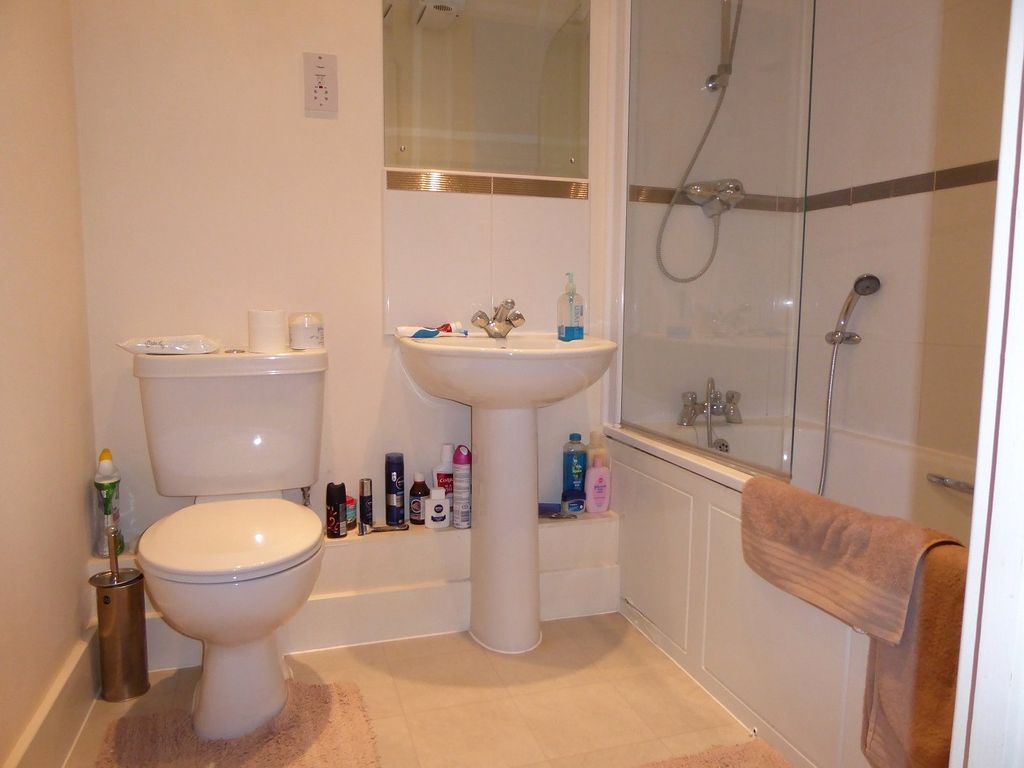 1 bed flat for sale in Coxhill Way, Aylesbury HP21, £169,000