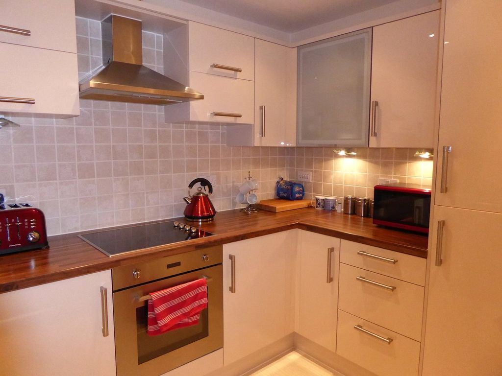 1 bed flat for sale in Coxhill Way, Aylesbury HP21, £169,000