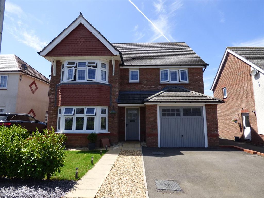 4 bed detached house for sale in Parc Llwyn Celyn, St. Clears, Carmarthen SA33, £335,000
