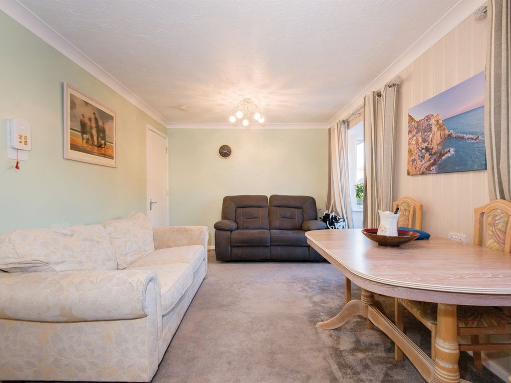 1 bed flat for sale in Sherwood Close, Southampton SO16, £85,000