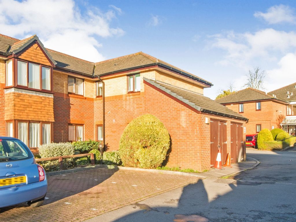 1 bed flat for sale in Sherwood Close, Southampton SO16, £85,000