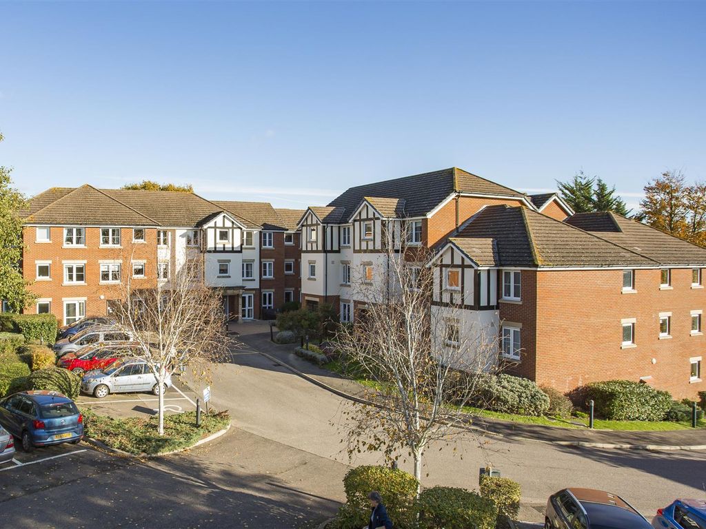 1 bed flat for sale in Hadlow Road, Tonbridge TN9, £115,000