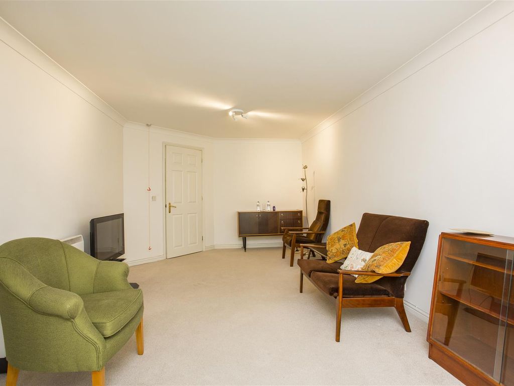 1 bed flat for sale in Hadlow Road, Tonbridge TN9, £115,000