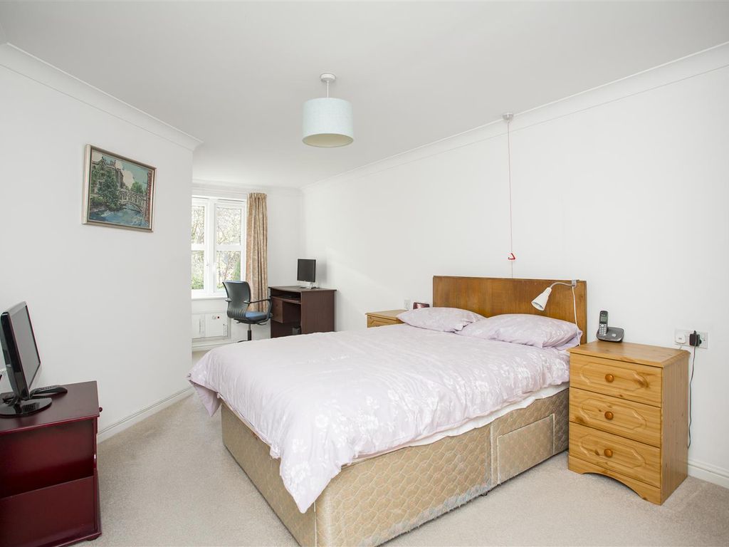 1 bed flat for sale in Hadlow Road, Tonbridge TN9, £115,000