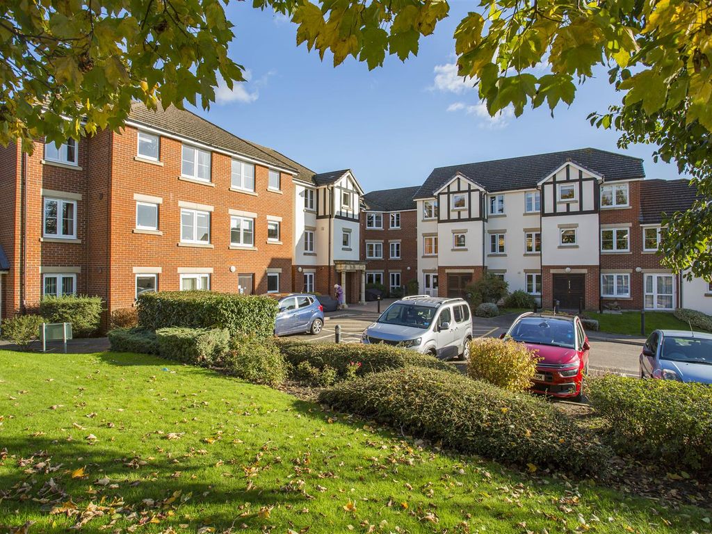 1 bed flat for sale in Hadlow Road, Tonbridge TN9, £115,000