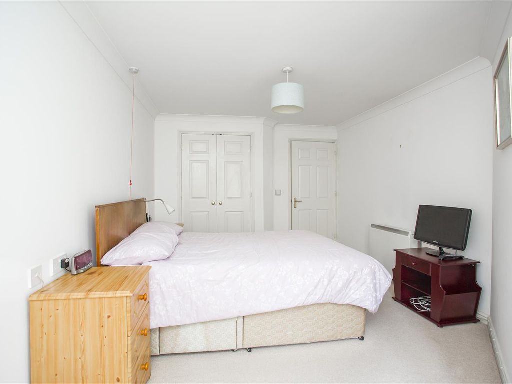 1 bed flat for sale in Hadlow Road, Tonbridge TN9, £115,000