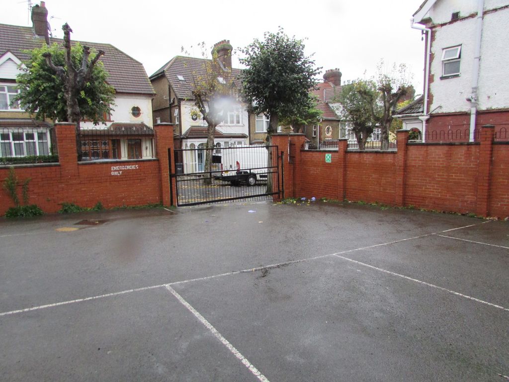 Commercial property for sale in Westbourne Road, Luton, Bedfordshire LU4, £625,000
