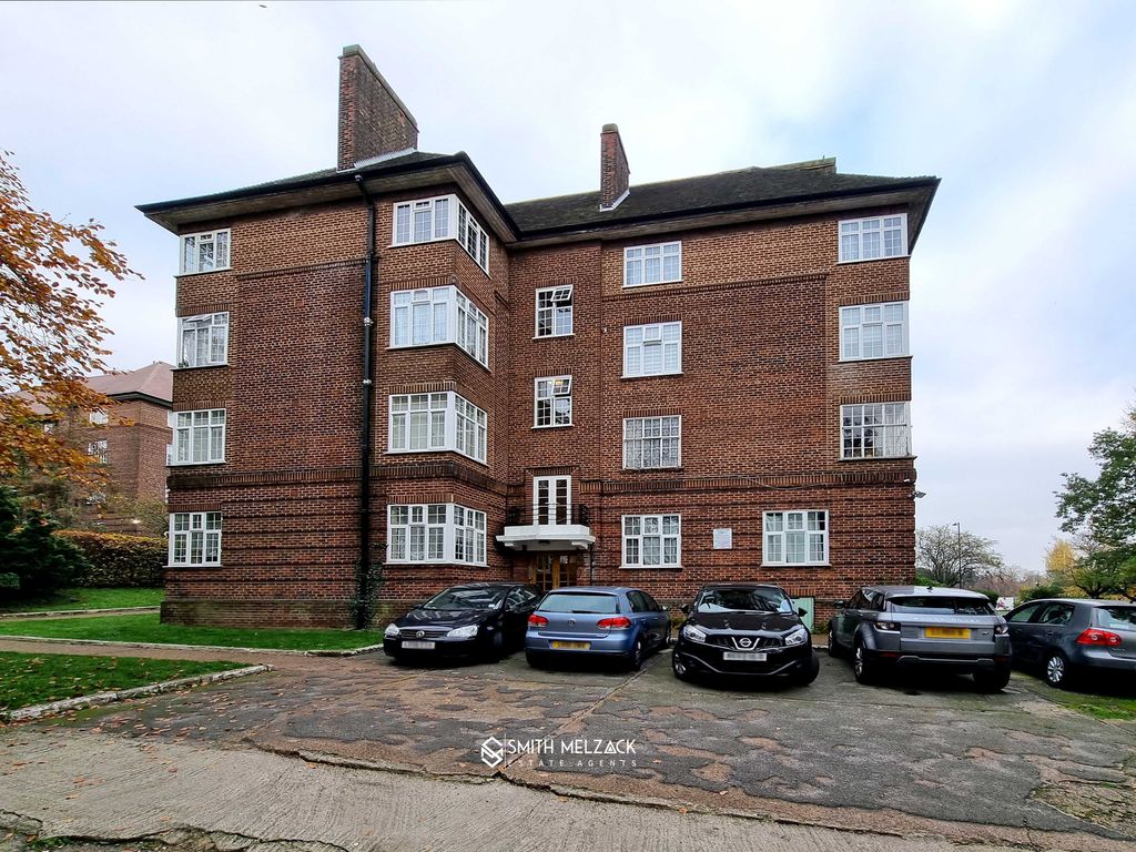 2 bed flat for sale in Kings Court, Kings Drive, Wembley, Greater London HA9, £300,000