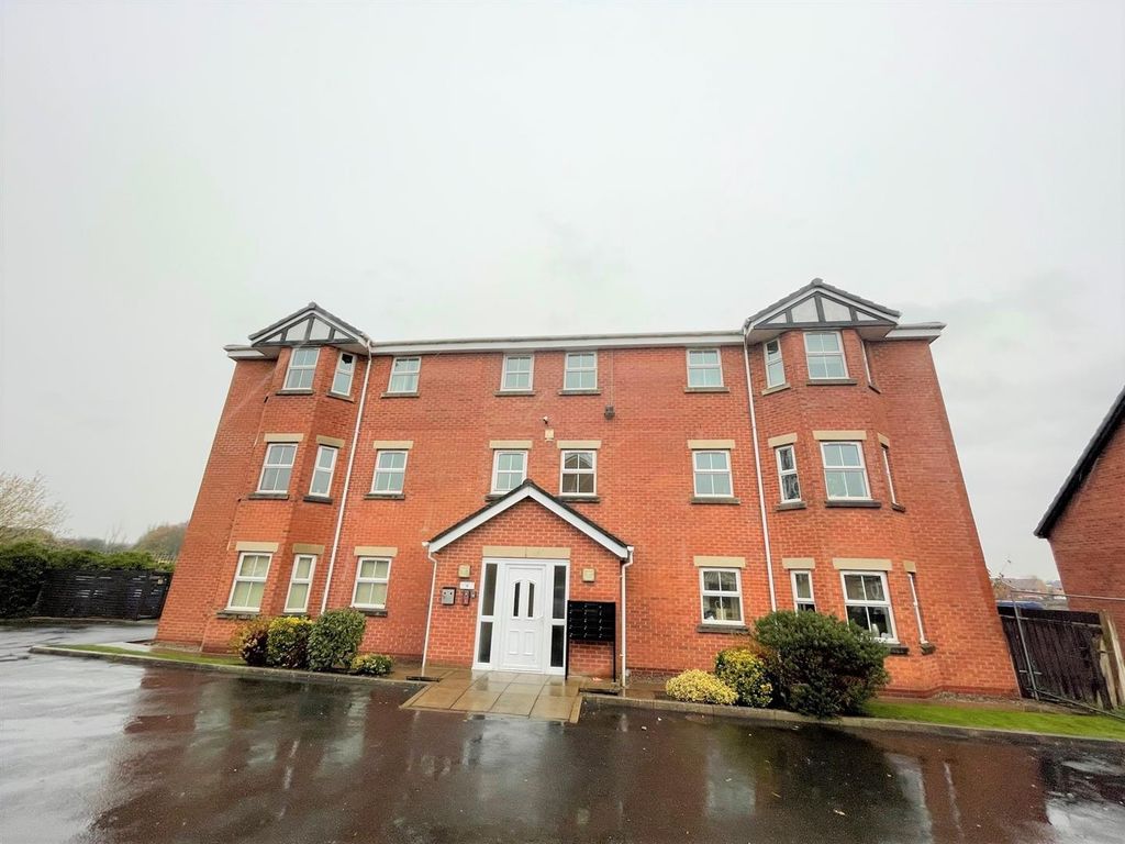 1 bed flat for sale in Garden Vale, Leigh WN7, £79,950